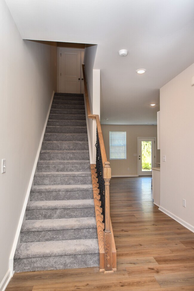 Building Photo - 18 Twiggs Ln