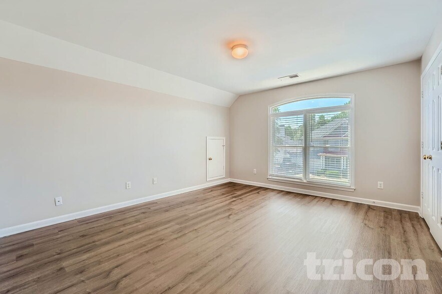 Building Photo - 4153 Ashland Cir