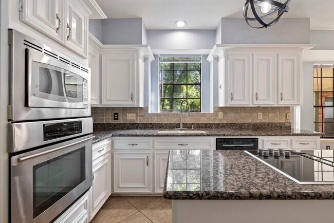 Building Photo - 2807 4 Pines Dr
