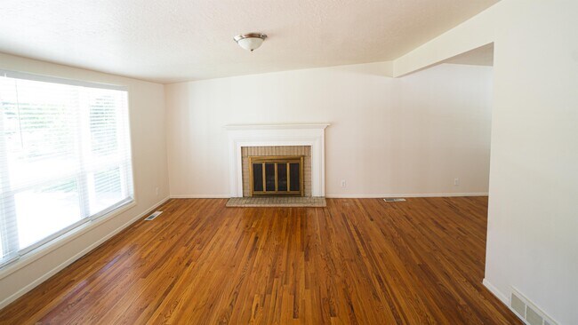 Building Photo - 5558 S Somerset Way