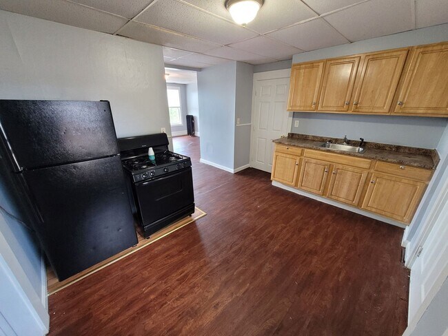 Building Photo - $1475 - 1 Bed / 1 Bath Apartment in Downtown Manchester with All Utilities Included