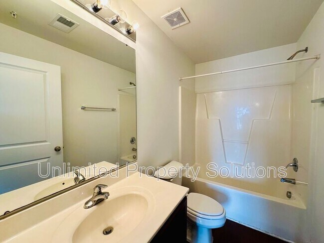 Building Photo - 376 S Kerr Ave