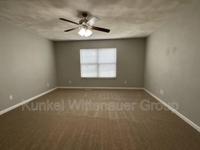 Building Photo - 47 Oak Pointe Cir