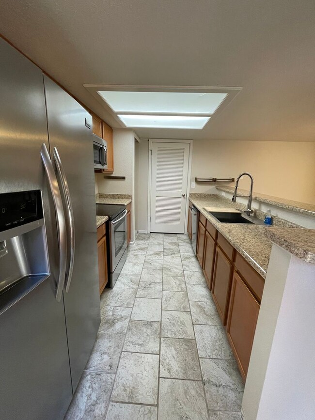 Building Photo - 3 Bed 2 Bath Condo in Westminster Availabl...