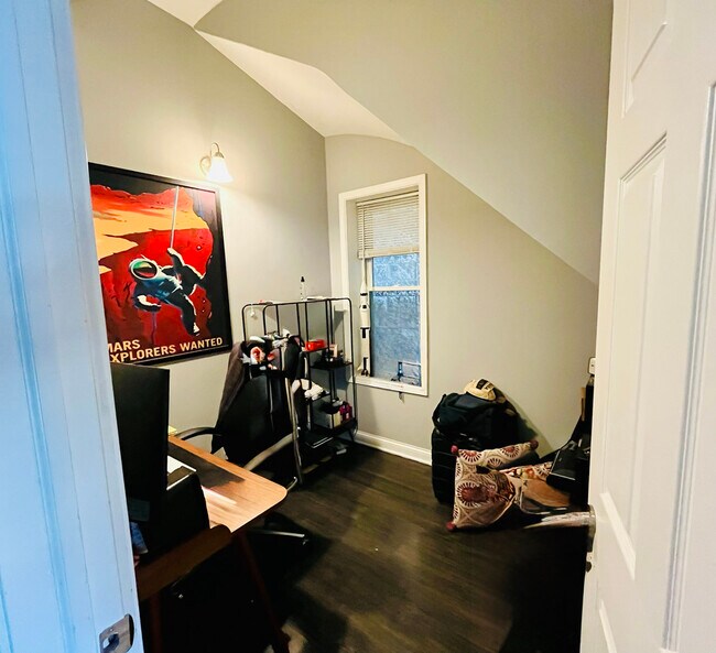 Building Photo - 1300 N Greenview Ave