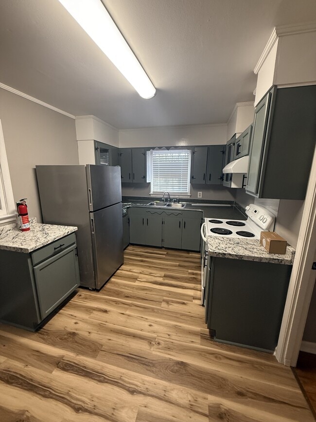 Building Photo - 405 Lamar St