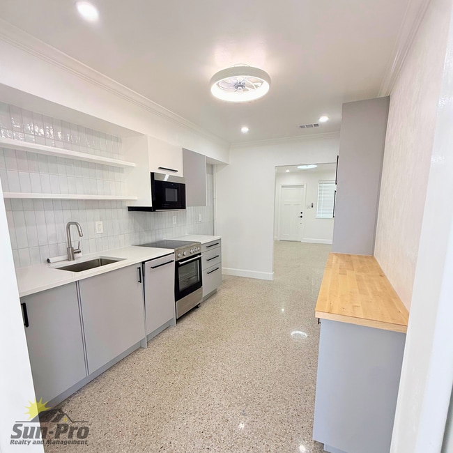 Building Photo - 750 Bethune St