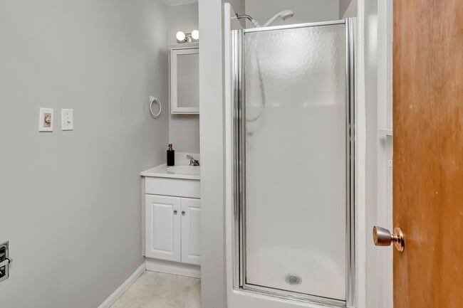 Building Photo - 3065 124th Ave NE