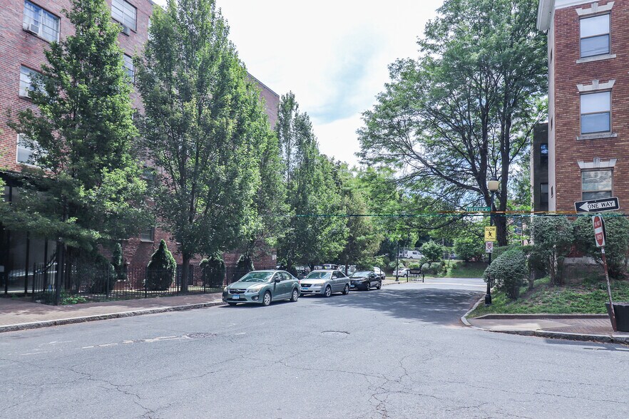 Building Photo - 40 Owen St