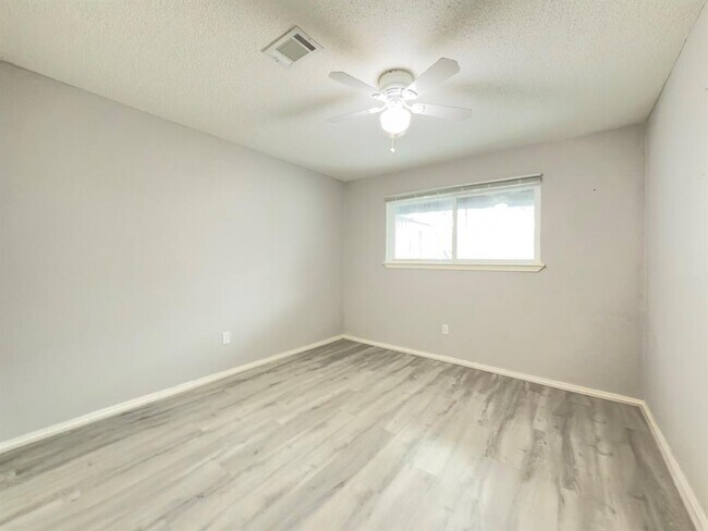 Building Photo - 6506 Briar Glade Dr
