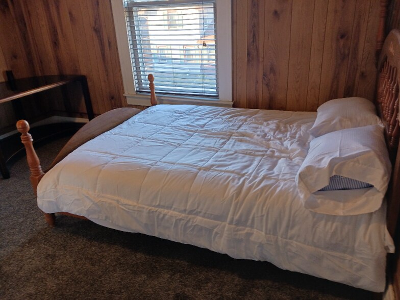 Primary Photo - 721 W Main St