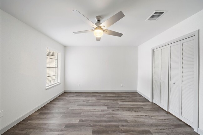 Building Photo - 1714 Huge Oaks St