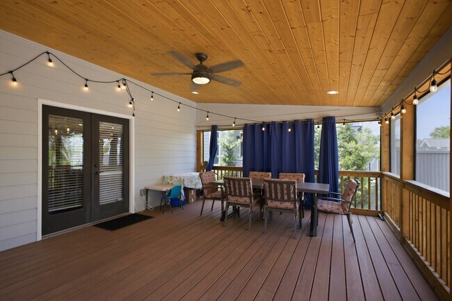 Building Photo - 1102 Caldwell Ave
