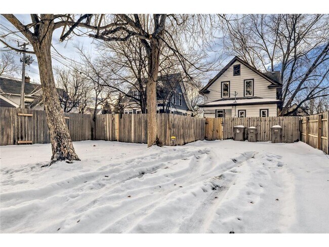 Building Photo - 1501 Sherburne Ave