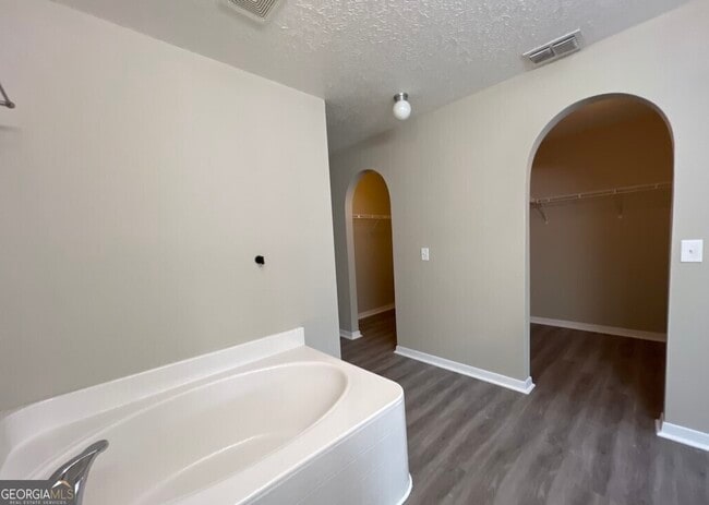 Building Photo - 405 Brooklet Cir