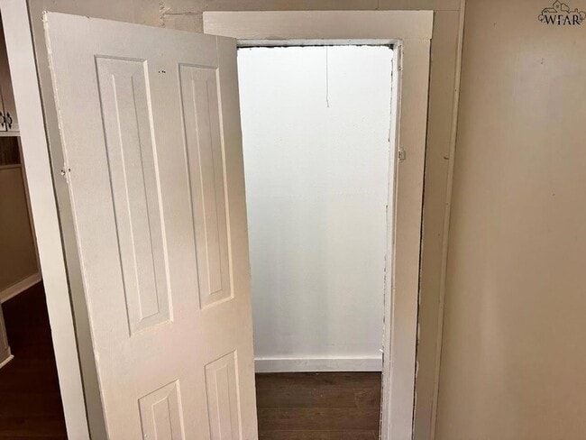 Building Photo - 704 Reagan St