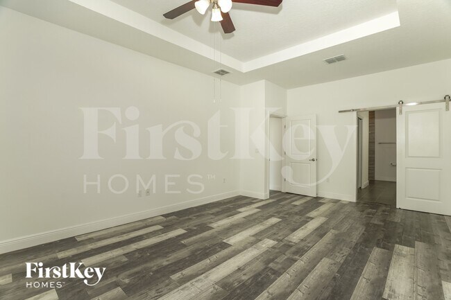 Building Photo - 301 Cimarron Ct