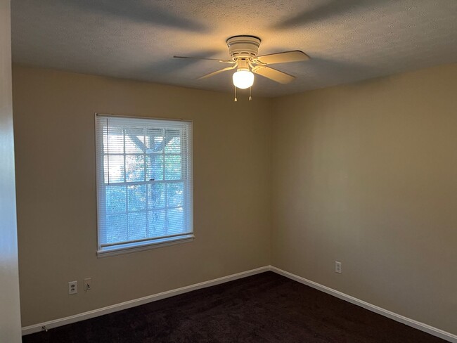 Building Photo - **UPCOMING**3 bedroom / 2 bathroom Home fo...