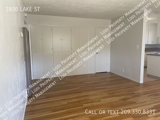 Building Photo - 1800 Lake St