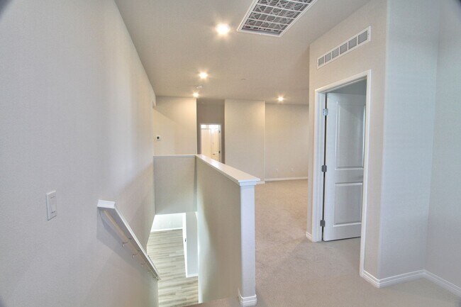 Building Photo - 5 BEDROOMS SOLAR AUDIE MURPHY RANCH
