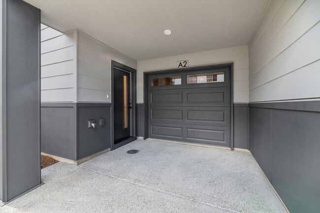 Building Photo - Brand New 4 Bedroom Luxury Townhome!