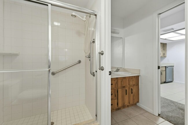 Building Photo - 3031 SE 5th Terrace