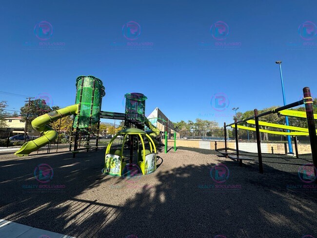 Building Photo - Delightful One-Bedroom + Office Near Idlewild Park