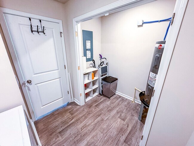 Building Photo - Upgraded 3 Bed, 2 Bath Pet-Friendly Home w...
