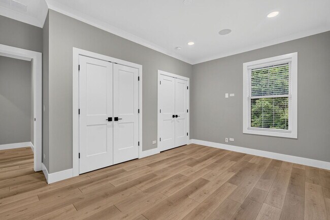 Building Photo - 240 S Brainard Ave
