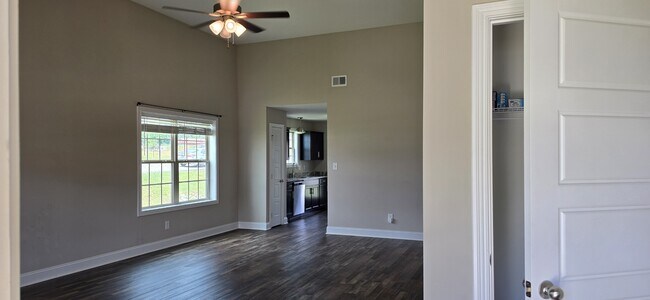 Building Photo - 1001 Whitney Dr