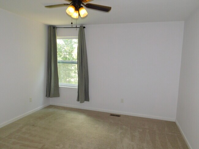 Building Photo - 4251 Lilac Ln