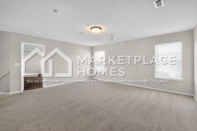 Building Photo - 904 SW Loudon Dr