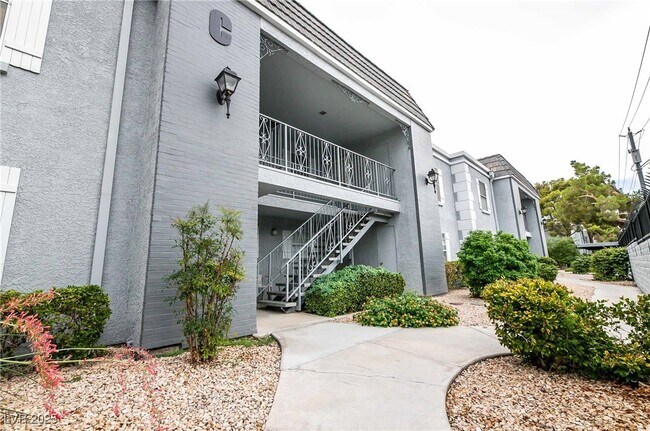 Building Photo - 3823 S Maryland Pkwy
