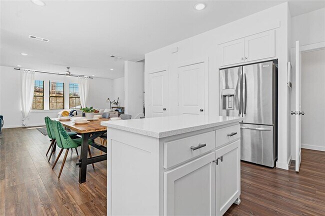 Building Photo - 233 Bridgewater Ave