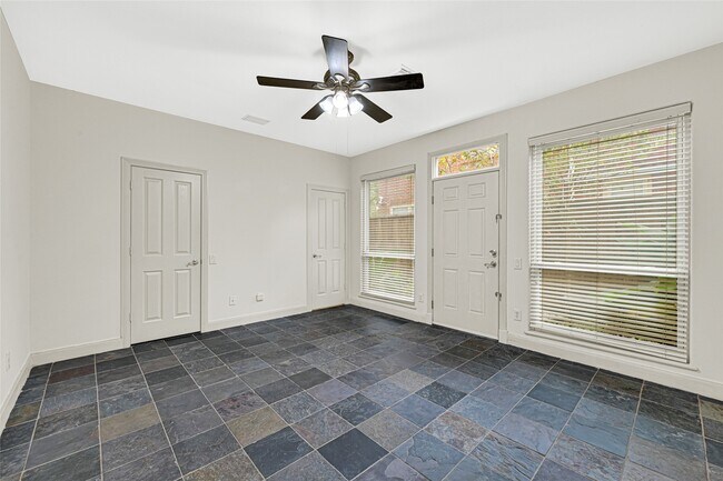 Building Photo - 2414 Calumet St