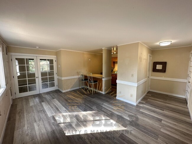 Building Photo - Cute One Bedroom! Will be Newly Painted!