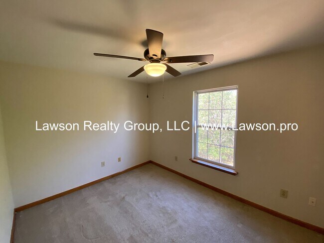 Building Photo - Woodland 5506-5508