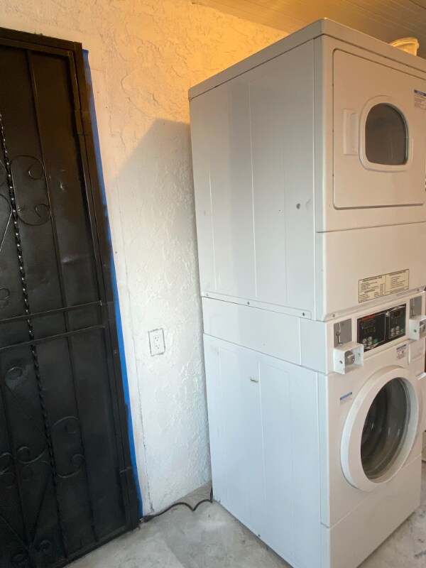 Laundry - 4012 S Normandie Ave