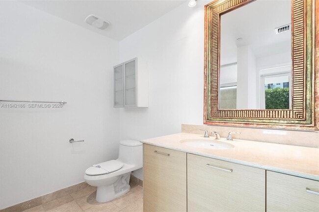 Building Photo - 350 NE 24th St