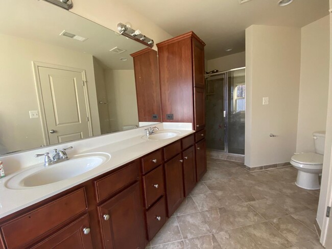 master bath room - 23347 Tradewind Dr