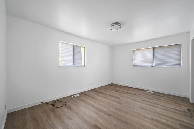 Building Photo - 11044 S Temple Dr