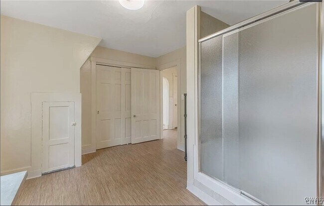 Building Photo - 1607 Burnet Ave