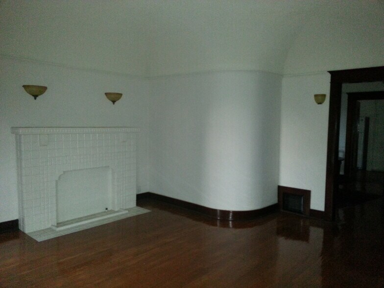 Mantel and column in the living rm - 218 1/2 N Kenmore Ave