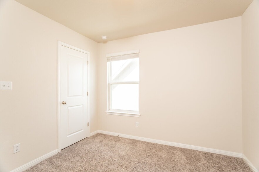 Building Photo - 119 Oakdale Meadows Ln