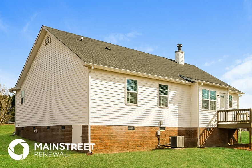 Building Photo - 203 Amber Ln
