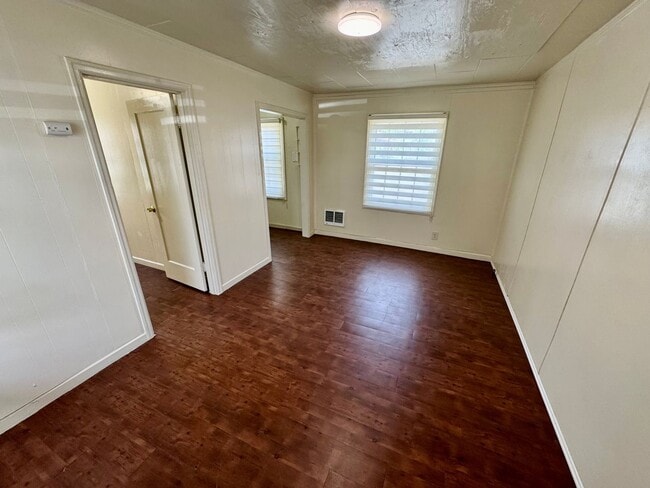Building Photo - Pet-Friendly Duplex Unit Close To OSU