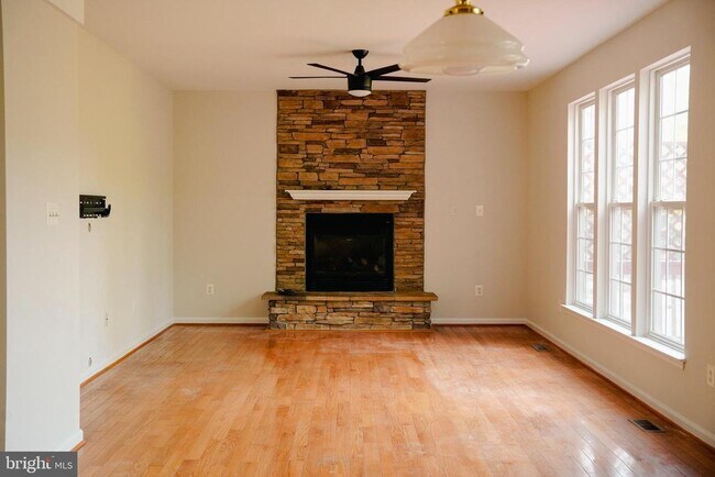 Building Photo - 9013 Melody Dr