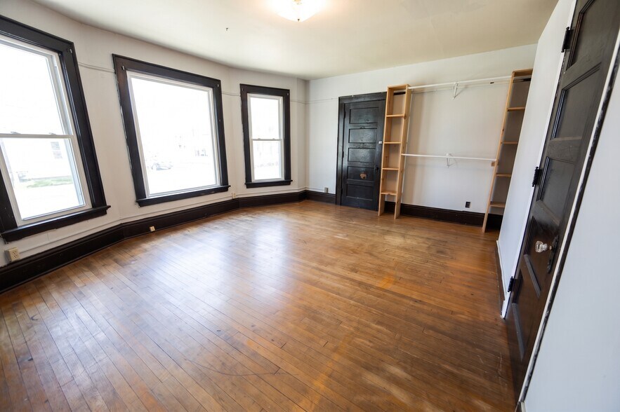 Building Photo - 410 W Mifflin St
