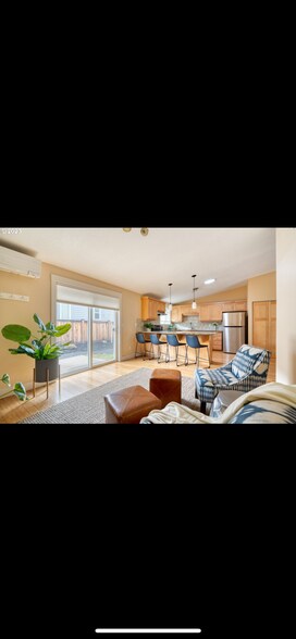 Building Photo - 3062 NW Kelly Hill Ct
