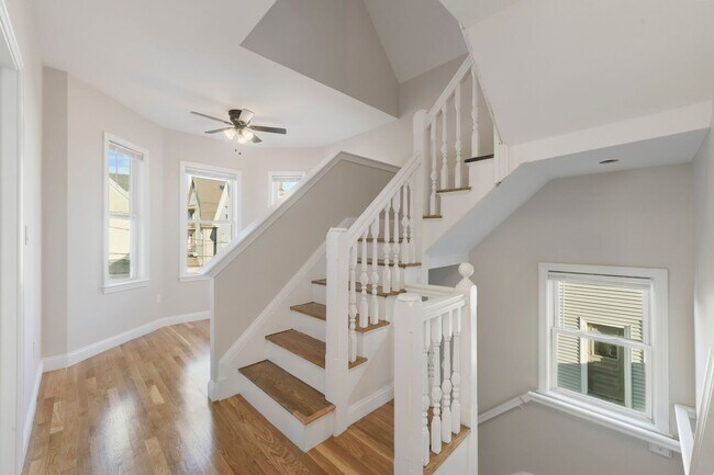 Building Photo - Renovated 4 bed 2 bath in Brighton!!!